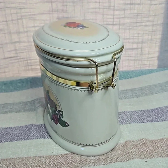 BERRY CANISTER - Picture 4 of 12